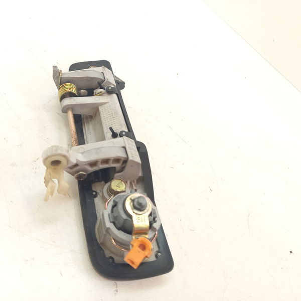 Maçanete Externa Dianteira Esquerda  Mitsubishi Pajero 2007