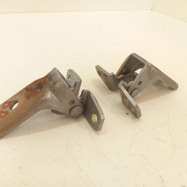 Dobradiça Porta Traseira Direita Mitsubishi Pajero Tr4 2007