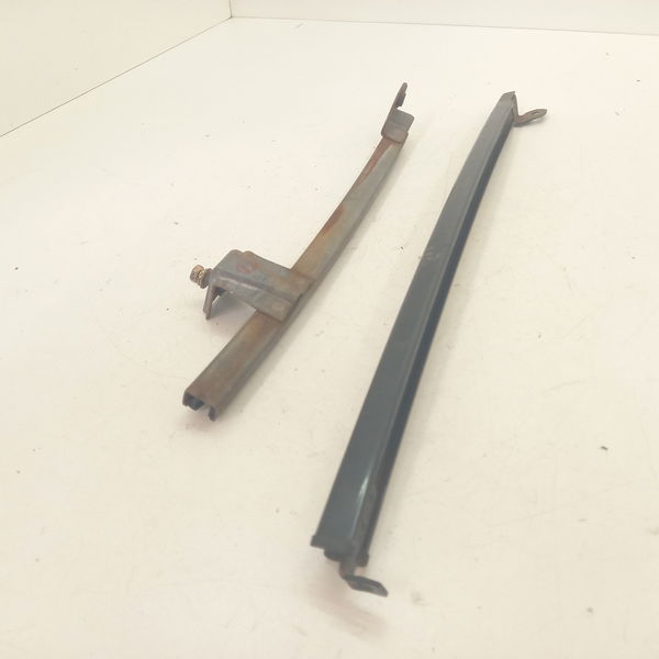 Par Guia Vidro Traseiro Direito Mitsubishi Pajero Tr4 2007