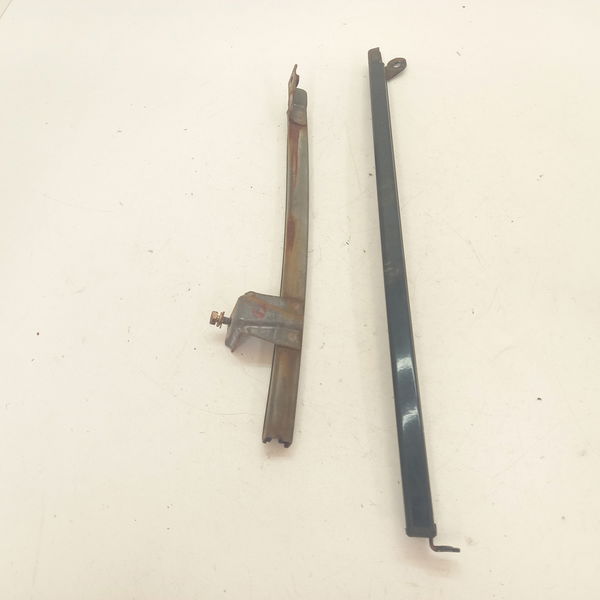 Par Guia Vidro Traseiro Direito Mitsubishi Pajero Tr4 2007