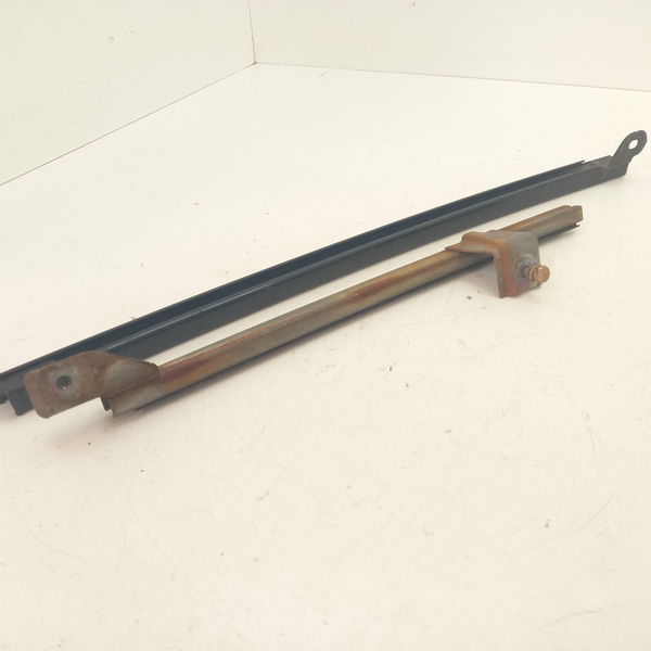 Par Guia Vidro Traseiro Direito Mitsubishi Pajero Tr4 2007