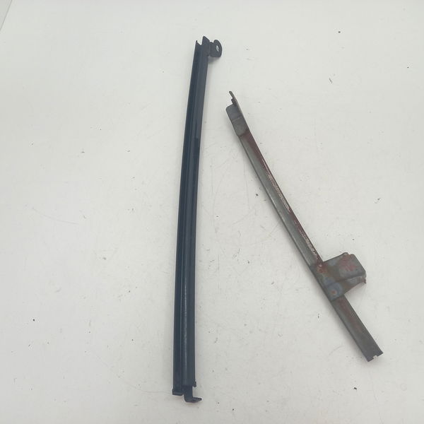 Par Guia Vidro Traseiro Esquerdo Mitsubishi Pajero Tr4 2007