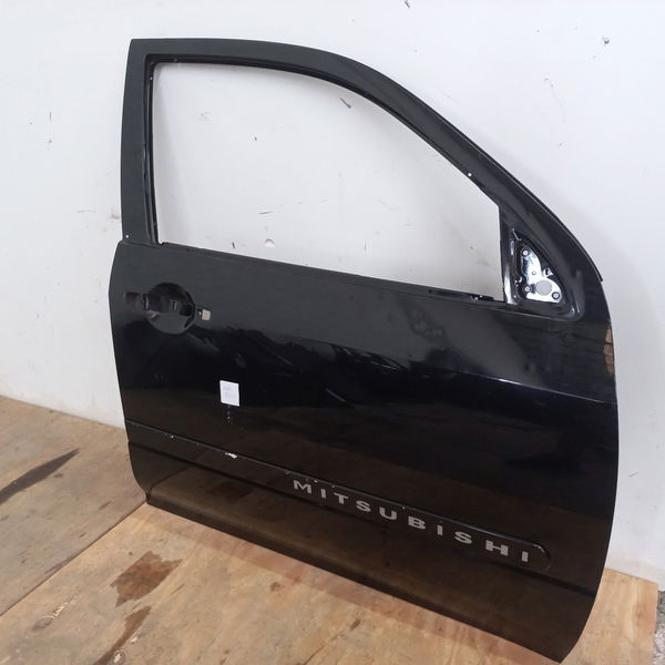 Porta Dianteira Direita Detalhes Mitsubishi Airtrek 2.4 2007