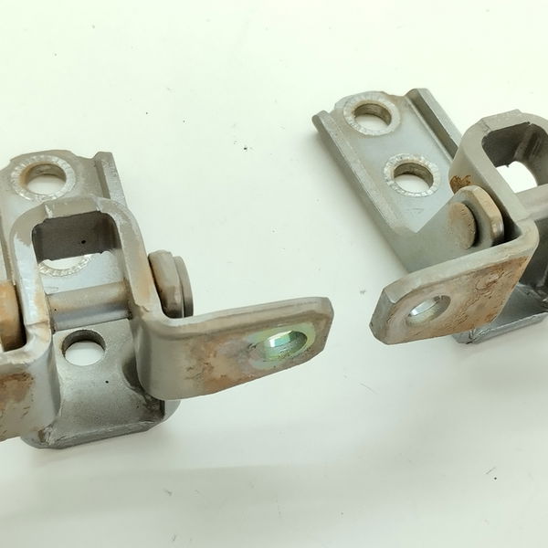 Dobradiça Porta Dianteira Esquerda Pajero Tr4 2.0 2007