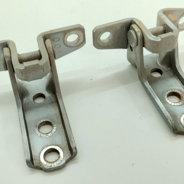 Dobradiça Porta Dianteira Esquerda Pajero Tr4 2.0 2007
