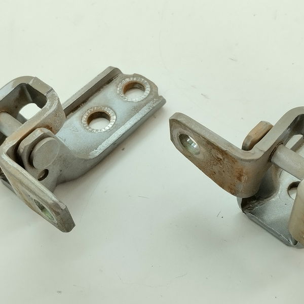 Dobradiça Porta Dianteira Esquerda Pajero Tr4 2.0 2007