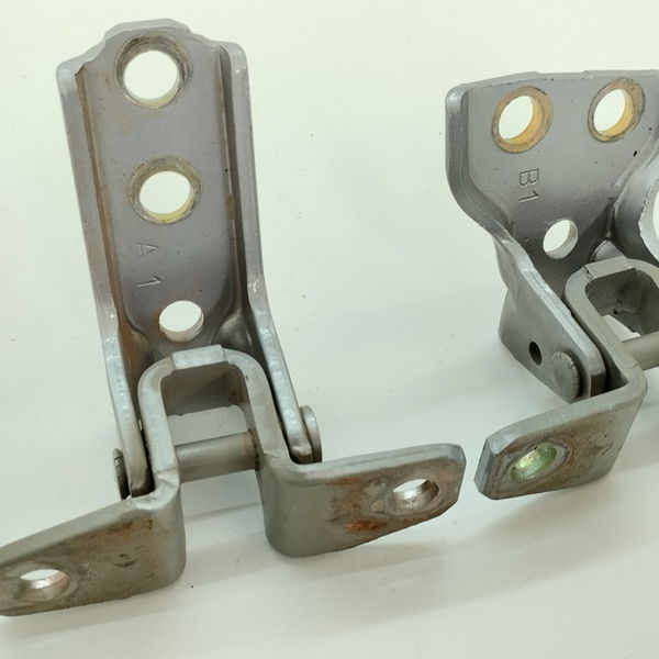 Dobradiça Porta Dianteira Esquerda Pajero Tr4 2.0 2007