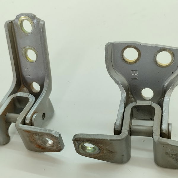 Dobradiça Porta Dianteira Esquerda Pajero Tr4 2.0 2007