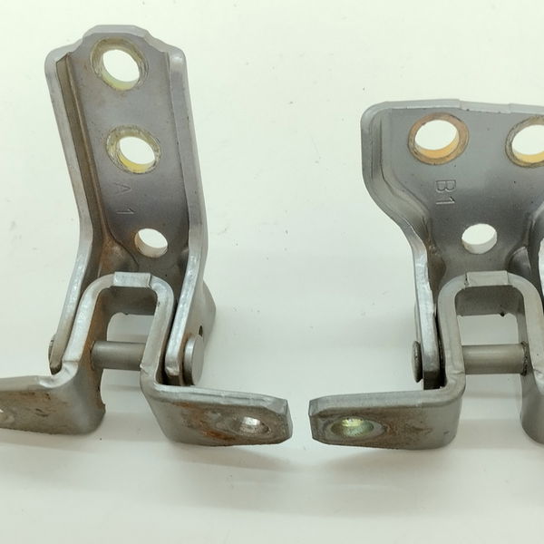 Dobradiça Porta Dianteira Esquerda Pajero Tr4 2.0 2007