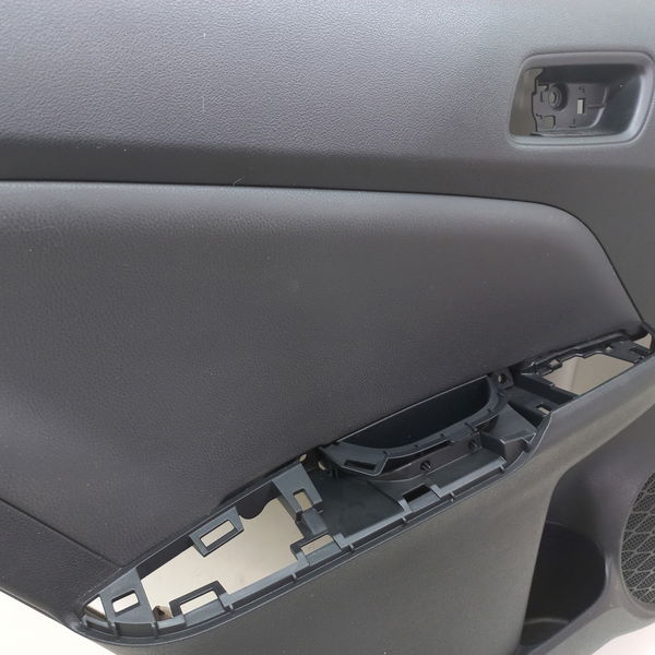 Forro De Porta Traseiro Esquerdo Toyota Prius 2018