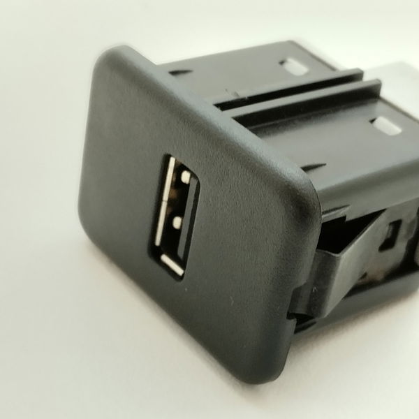 Entrada Usb Chevrolet Onix 1.4 Ltz 2019