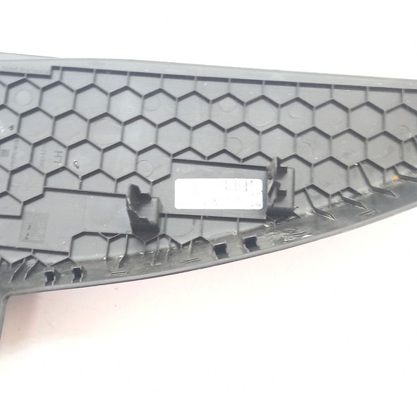 Acabamento Lateral Esquerdo Chevrolet Tracker 2021