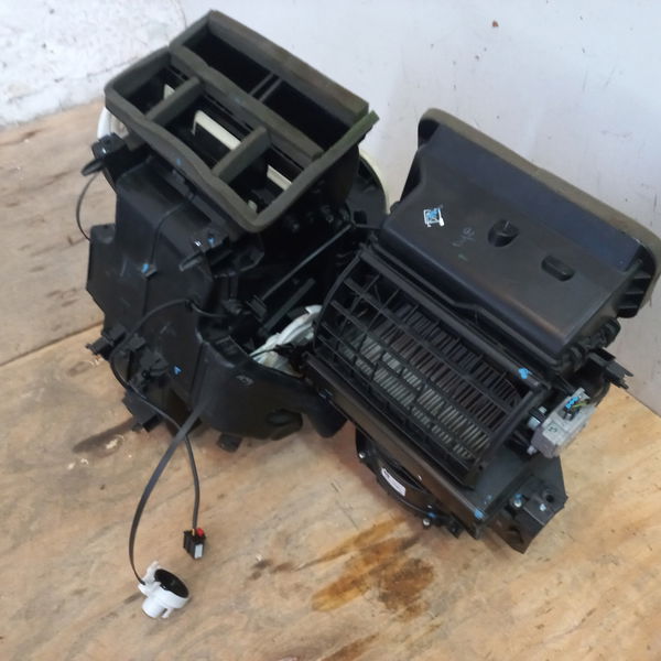 Caixa Do Ar Condicionado Gm Cobalt 1.8 Aut 2019