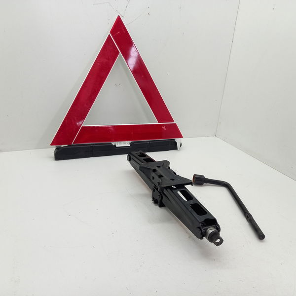 Macaco Chave De Roda Gm Cobalt 1.8 Aut 2019