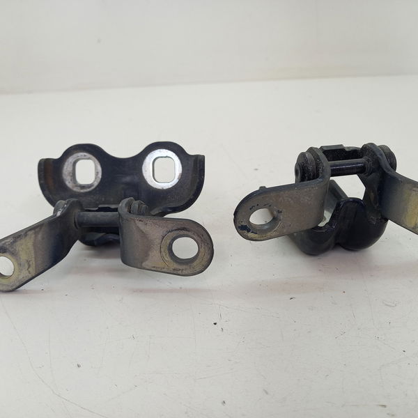 Dobradiça Porta Dianteira Esquerda Gm Cobalt 1.8 Aut 2019