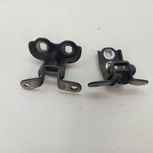 Dobradiça Porta Dianteira Esquerda Gm Cobalt 1.8 Aut 2019