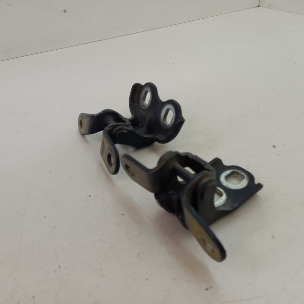 Dobradiça Porta Dianteira Esquerda Gm Cobalt 1.8 Aut 2019