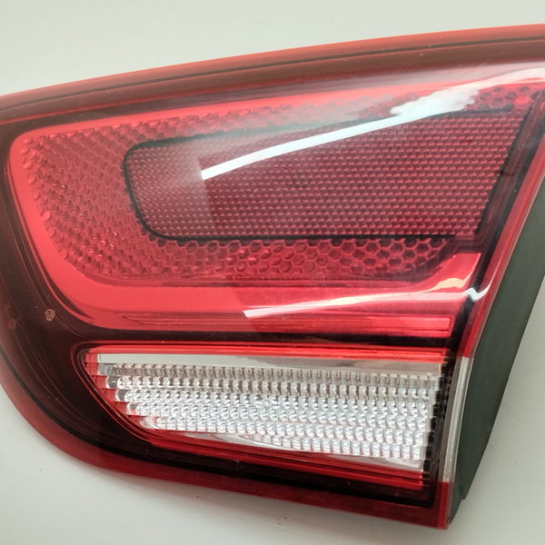 Lanterna Da Tampa Direita Chevrolet Cobalt 1.8 Aut 2019