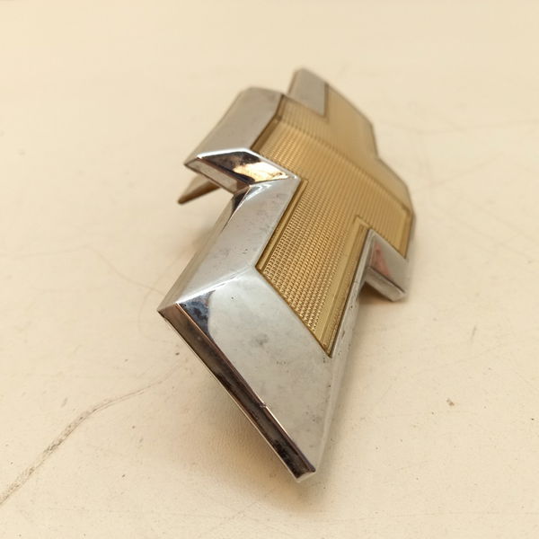 Emblema Grade Chevrolet Onix 1.4 2013