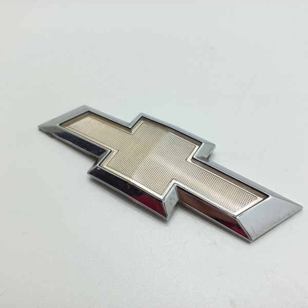 Emblema Traseiro C/detalhe Chevrolet Onix 1.4 Ltz 2013