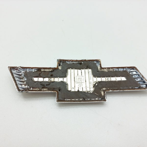 Emblema Traseiro C/detalhe Chevrolet Onix 1.4 Ltz 2013