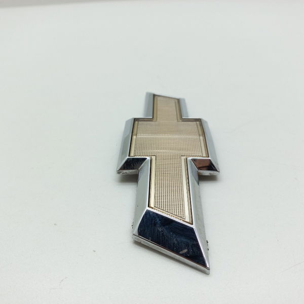 Emblema Traseiro C/detalhe Chevrolet Onix 1.4 Ltz 2013