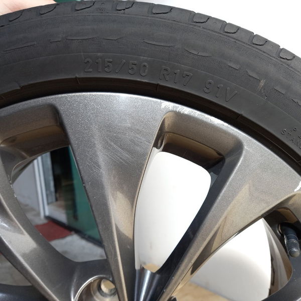 Roda Pneu Com Detalhes Chevrolet Cruze 1.4 2018