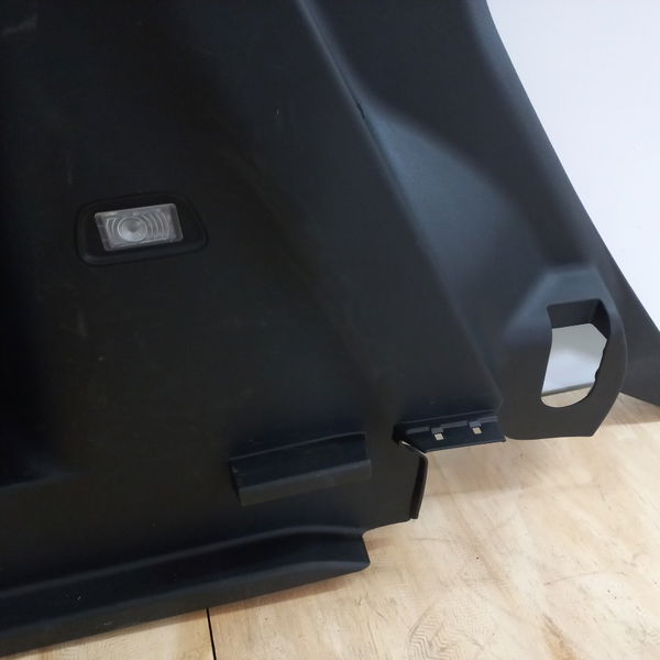 Forro Lateral C/detalhe Esquerdo Chevrolet Tracker 12t 2021