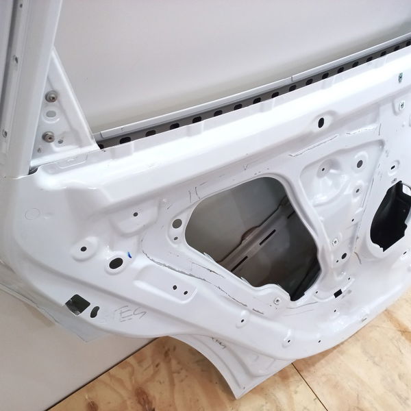Porta Traseira Esquerda Chevrolet Tracker 12t 2021