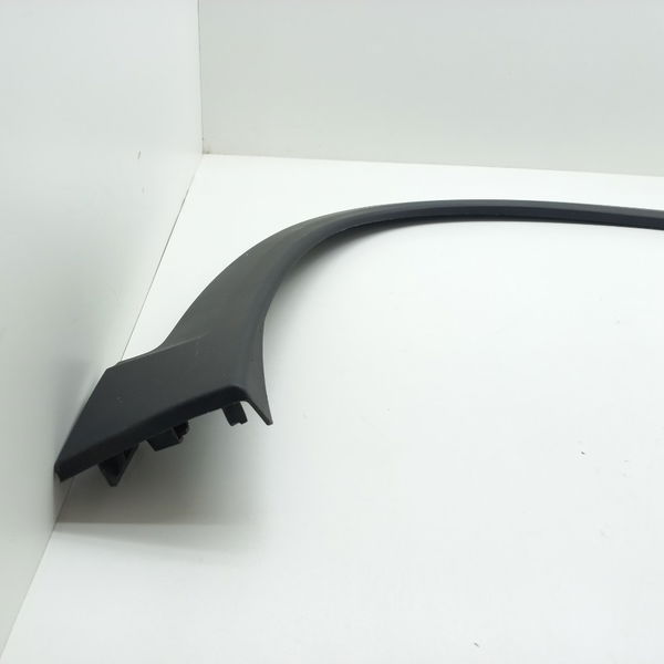 Moldura Paralama Dianteiro Direito Chevrolet Tracker 12t 21