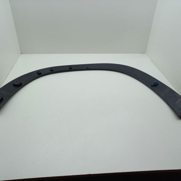 Moldura Paralama Dianteiro Direito Chevrolet Tracker 12t 21