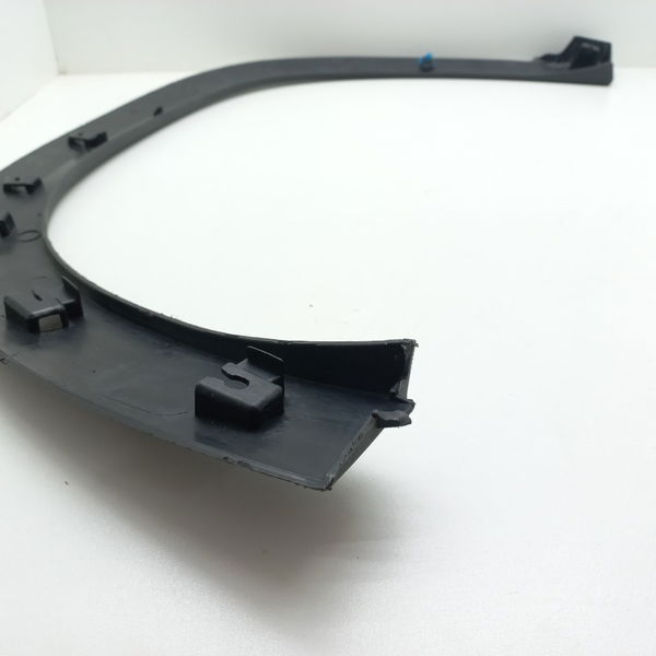 Moldura Paralama Dianteiro Direito Chevrolet Tracker 12t 21