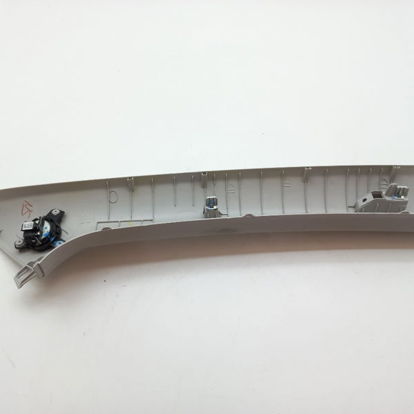 Moldura Coluna Dianteira Esquerda Chevrolet Tracker 12t 2021