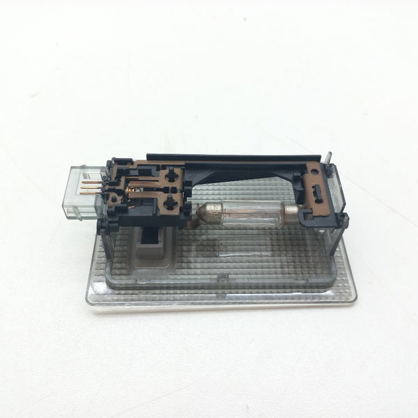 Luz Cortesia Chevrolet Tracker 12t 2021