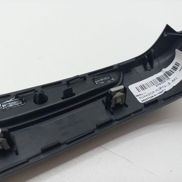 Moldura Porta Dianteira Esquerda Chevrolet Tracker 12t 2021