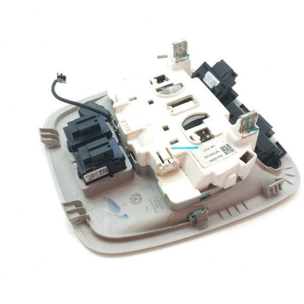 Luz Cortesia Chevrolet Tracker 12t 2021