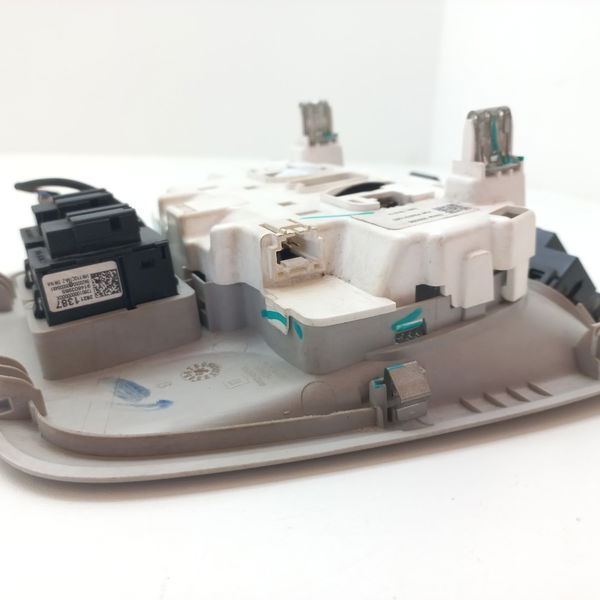Luz Cortesia Chevrolet Tracker 12t 2021