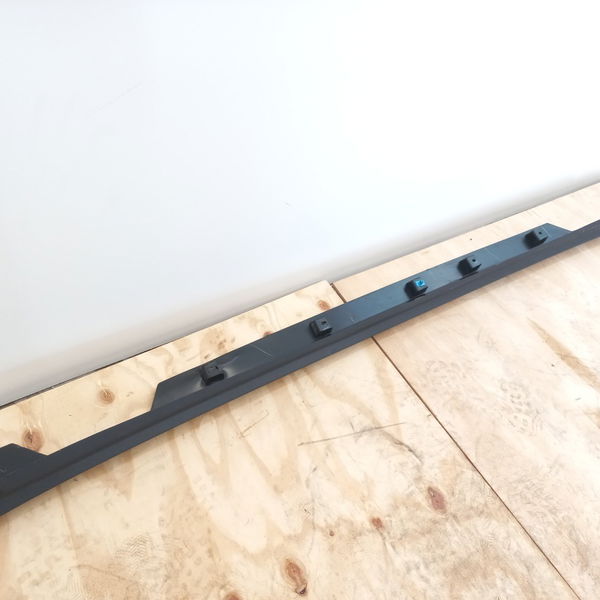 Spoiler Lateral Direito C/detalhe Chevrolet Tracker 12t 2021