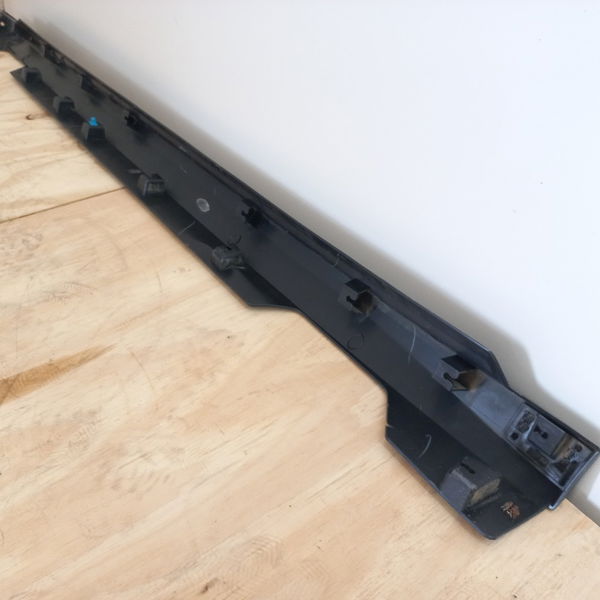 Spoiler Lateral Direito C/detalhe Chevrolet Tracker 12t 2021
