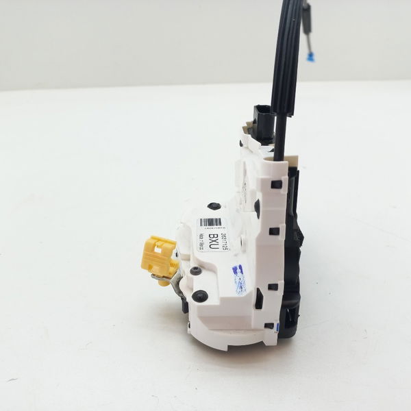 Fechadura Porta Dianteira Direita Chevrolet Tracker 12t 2021