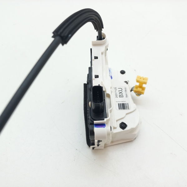 Fechadura Porta Dianteira Direita Chevrolet Tracker 12t 2021