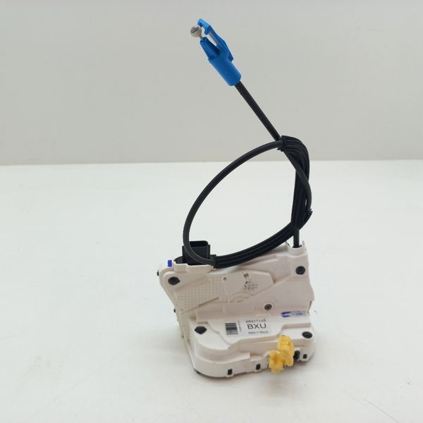 Fechadura Porta Dianteira Direita Chevrolet Tracker 12t 2021