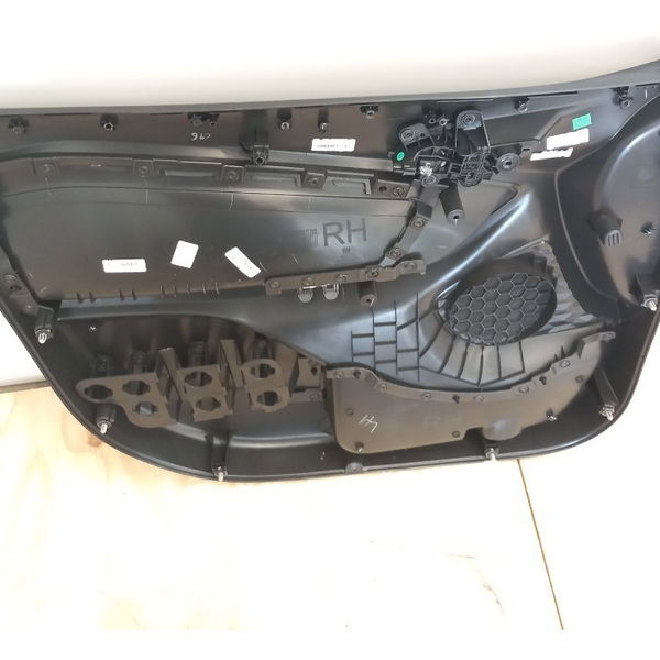 Forro Porta C/detalhe Dianteiro Direito Gm Tracker 12t 2021