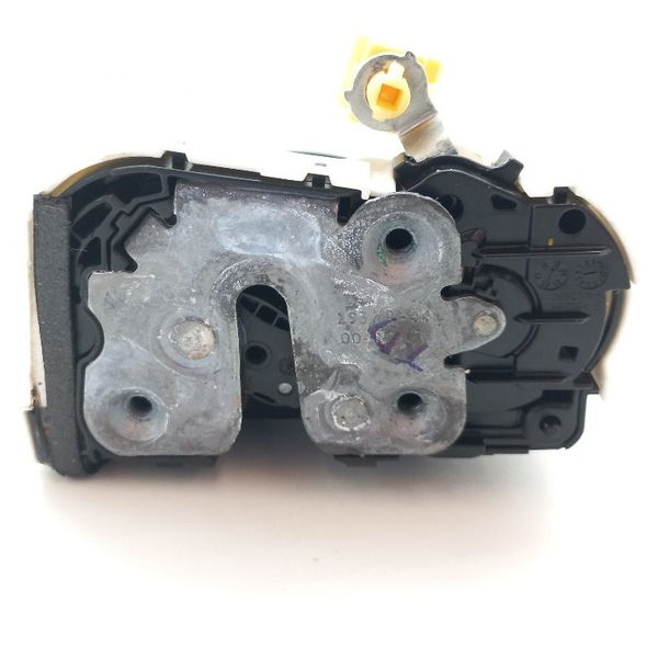 Fechadura Porta Traseira Direita Chevrolet Tracker 12t 2021