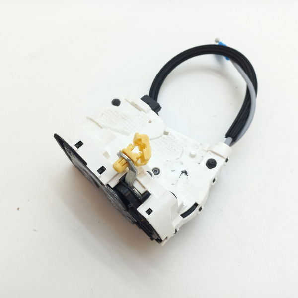 Fechadura Porta Traseira Direita Chevrolet Tracker 12t 2021