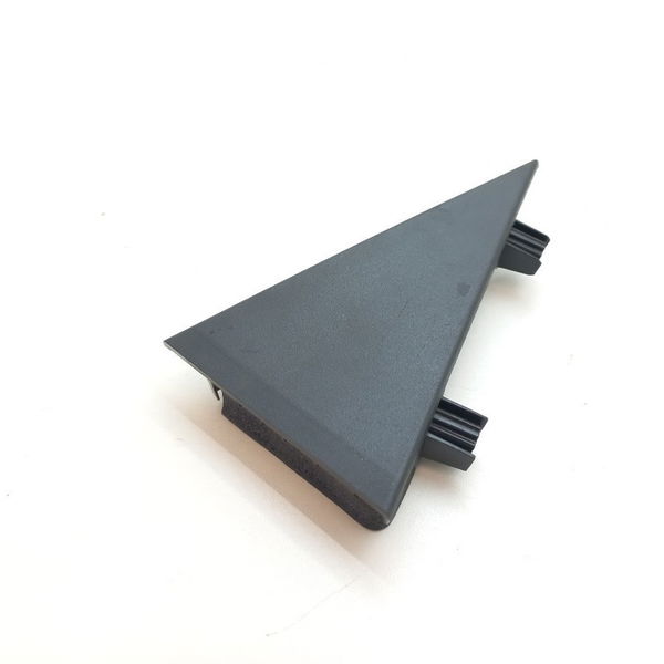 Acabamento Externo Porta Traseira Esquerda Gm Tracker 2021