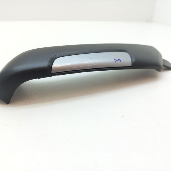 Acabamento Puxador Porta Dianteira Direita Gm Tracker  2021