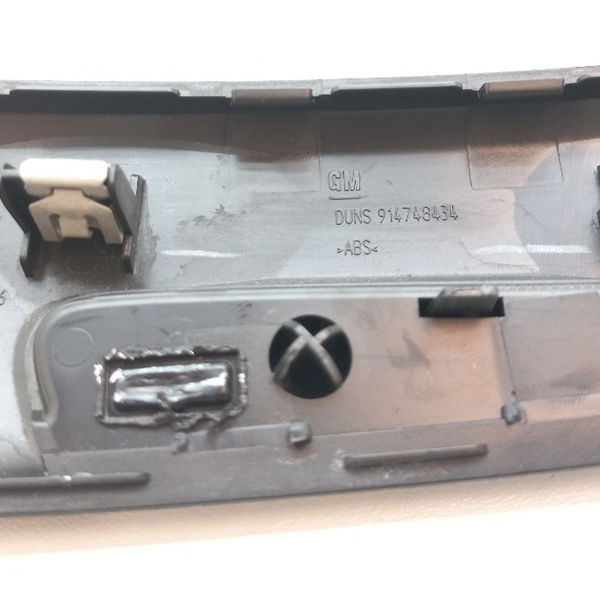 Acabamento Puxador Porta Dianteira Direita Gm Tracker  2021