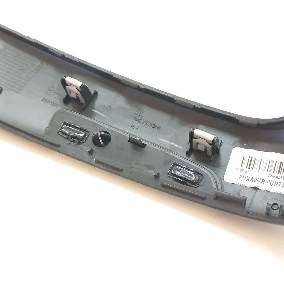 Acabamento Puxador Porta Dianteira Direita Gm Tracker  2021