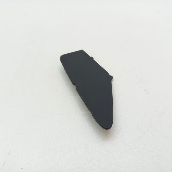 Moldura Tampa Forro Dianteiro Direito Gm Tracker 12t 2021